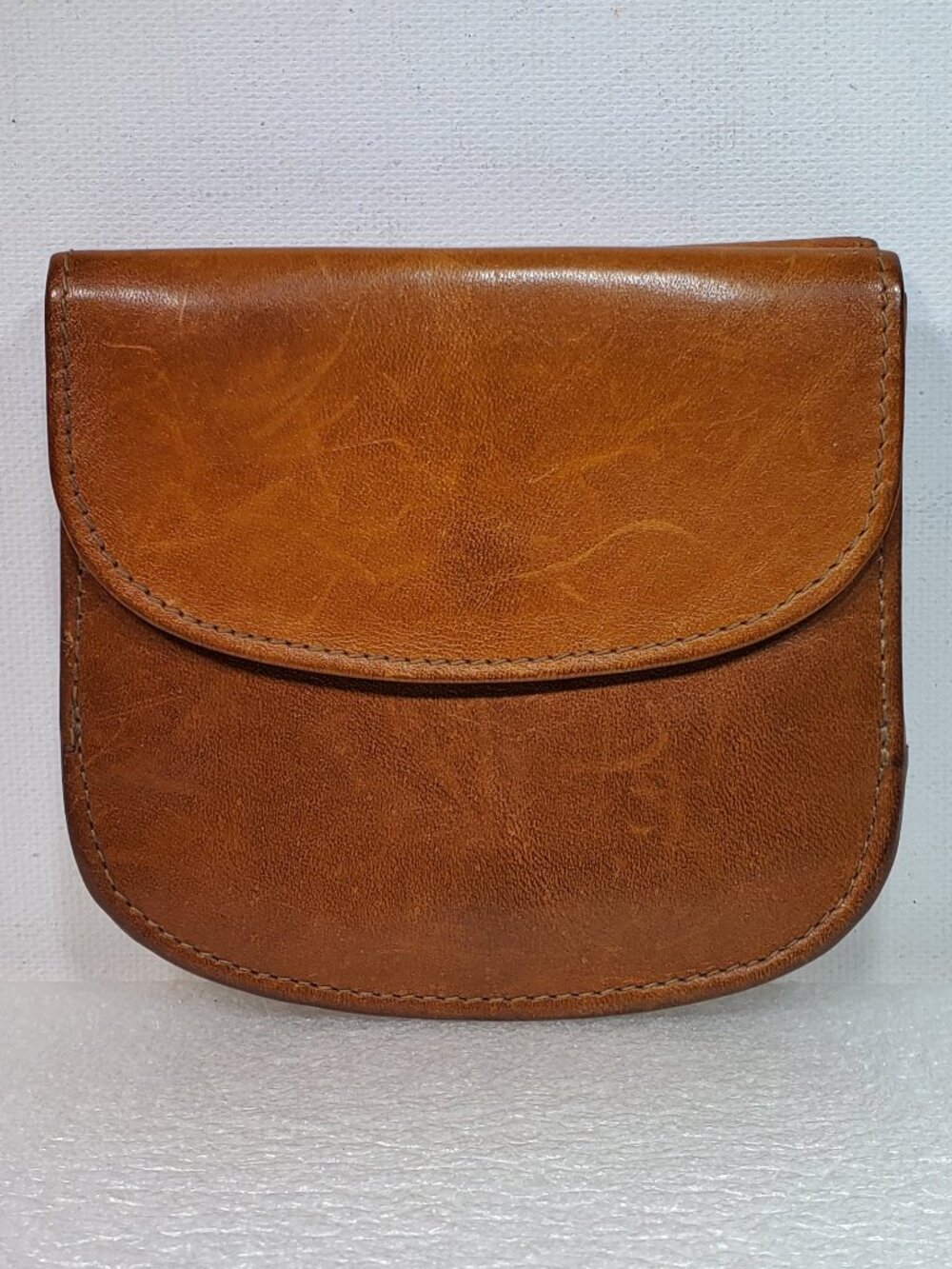 VINTAGE  G H BASS & CO. COGNAC LEATHER BIFOLD/SNAP WALLET WITH CENTER POCKET